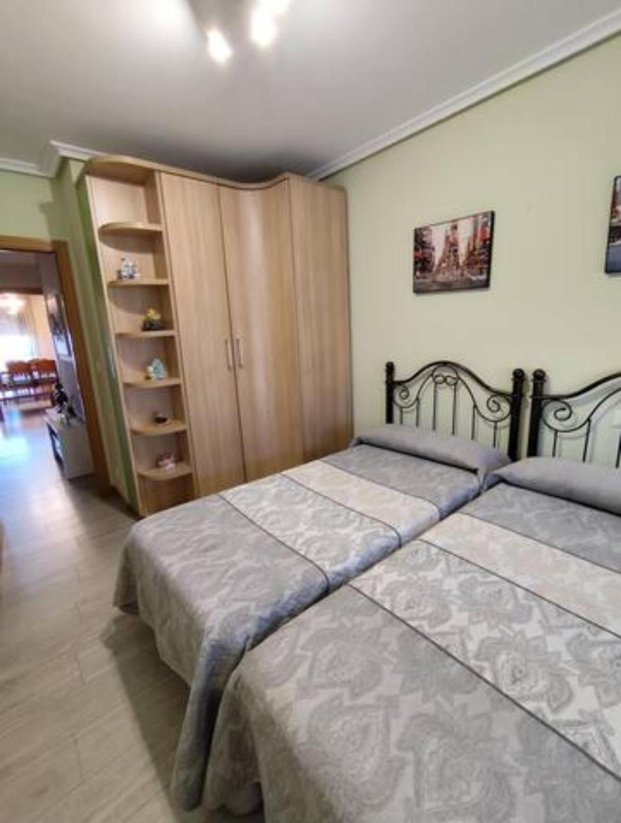 Apartamento De Tres Dormitorios Con Garaje Y Todos Los Servicios Cerca บูร์โกส ภายนอก รูปภาพ