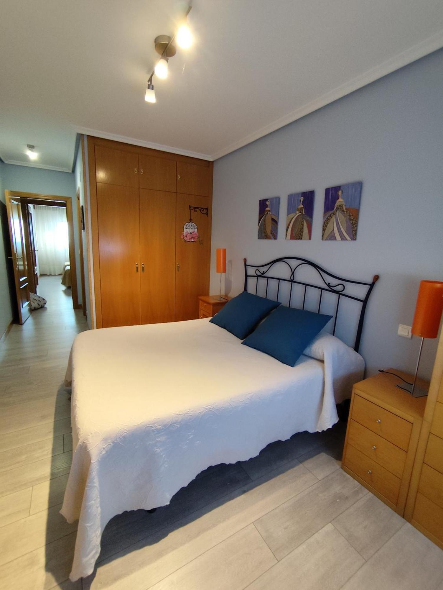 Apartamento De Tres Dormitorios Con Garaje Y Todos Los Servicios Cerca บูร์โกส ภายนอก รูปภาพ