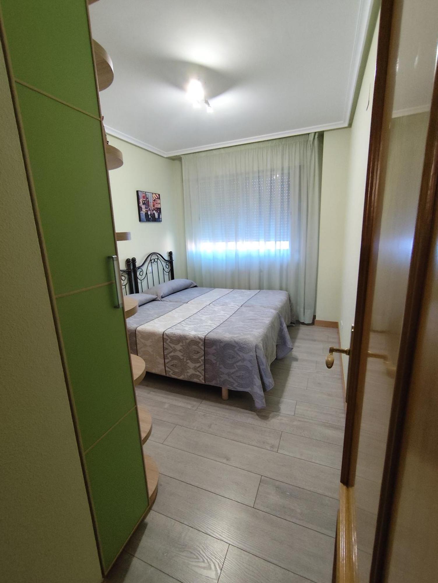 Apartamento De Tres Dormitorios Con Garaje Y Todos Los Servicios Cerca บูร์โกส ภายนอก รูปภาพ